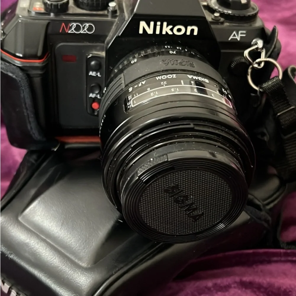 Nikon N2020AF SLR Film Camera w/Case Sigma AF Zoom Lenses and instruction book
